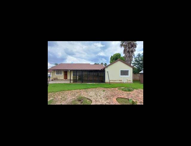 4 BEDROOM HOUSE FOR SALE IN THE ORCHARDS